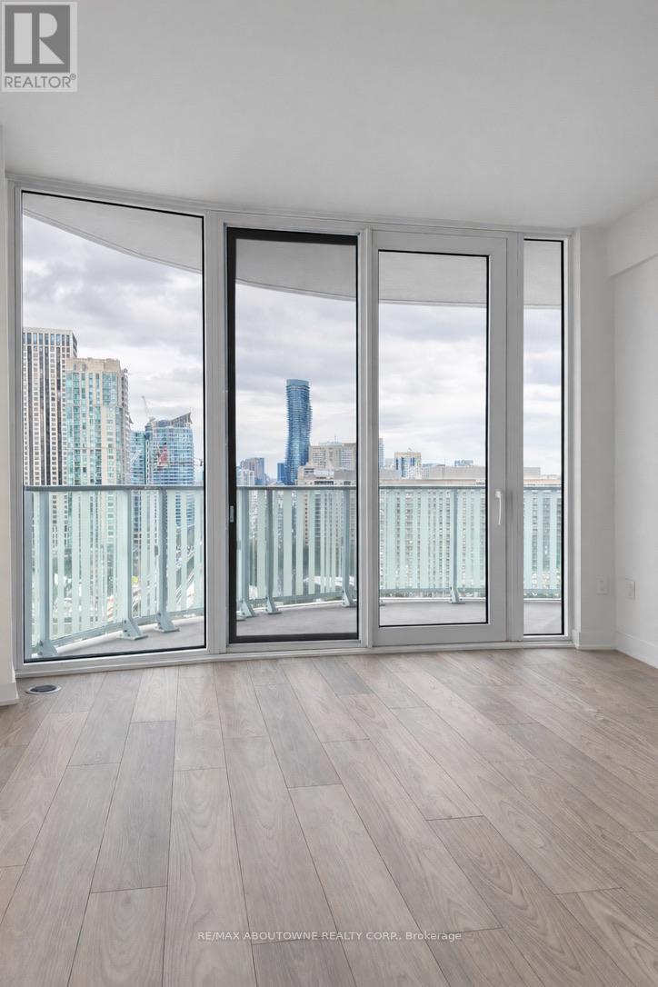 1709 - 1 Fairview Road E, Mississauga, Ontario  L5A 4C6 - Photo 5 - W12806626