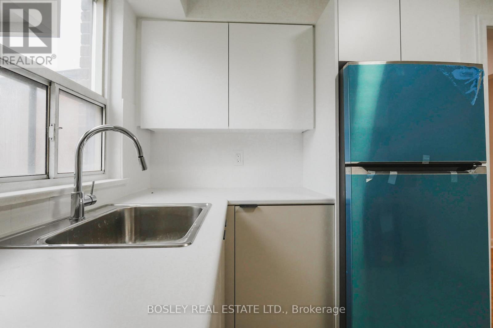 4 - 17 Calvington Drive, Toronto, Ontario  M3M 2L7 - Photo 11 - W12806668