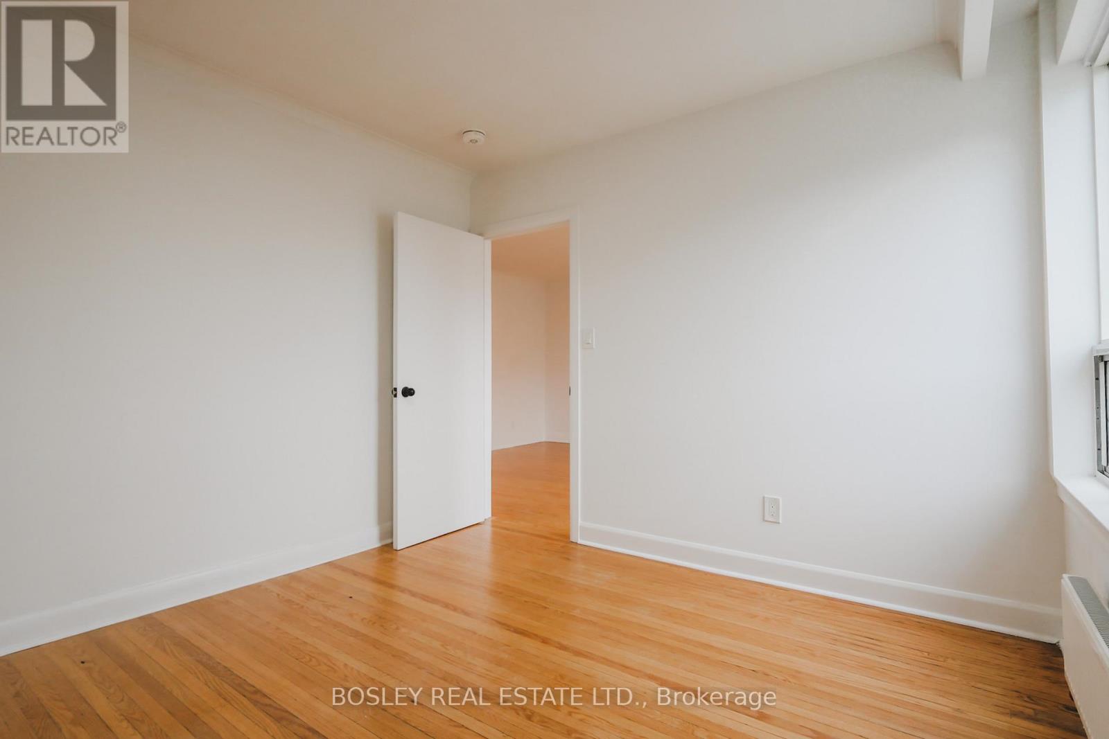 4 - 17 Calvington Drive, Toronto, Ontario  M3M 2L7 - Photo 5 - W12806668