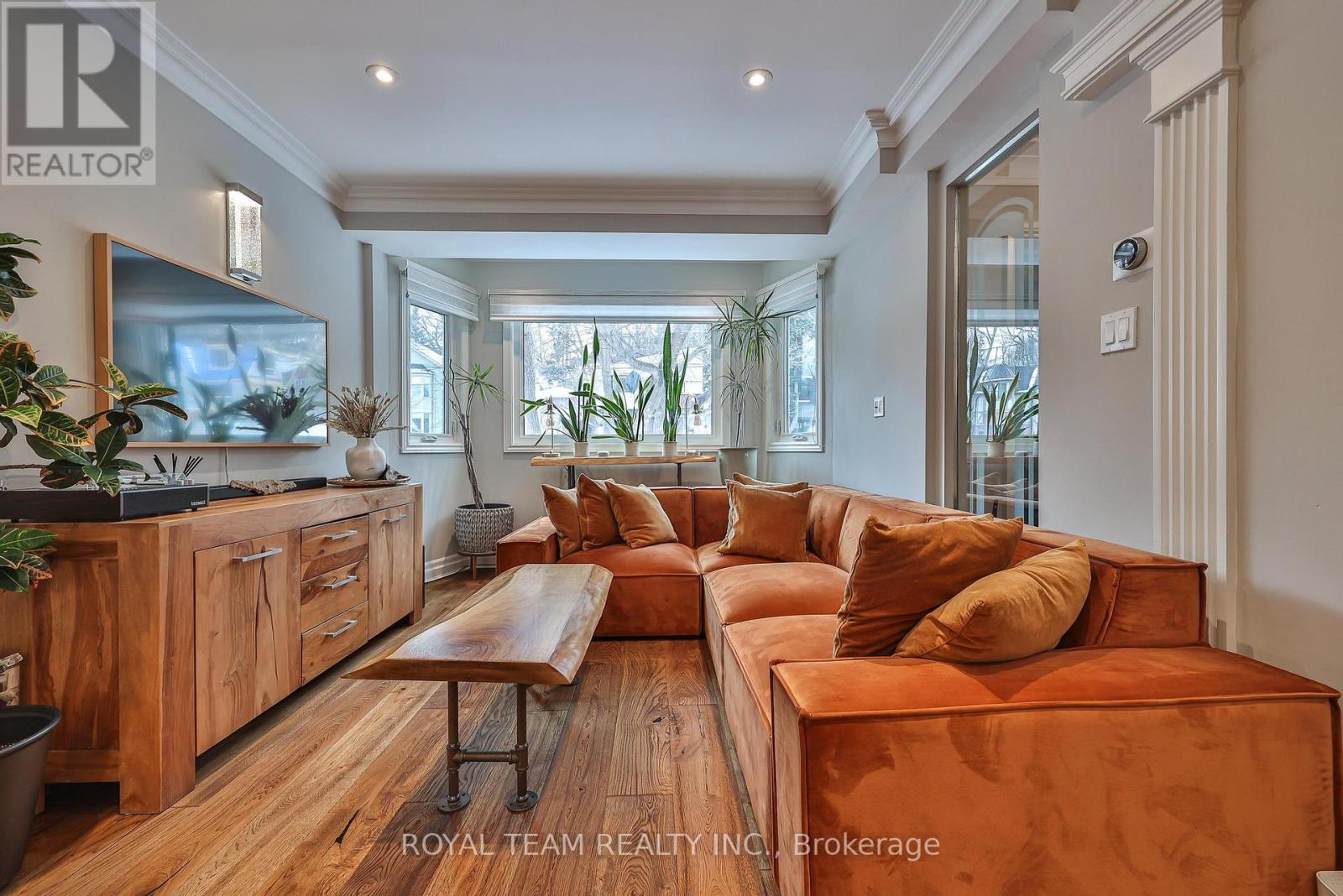 91 South Kingsway Way, Toronto, Ontario  M6S 3T4 - Photo 10 - W12806670