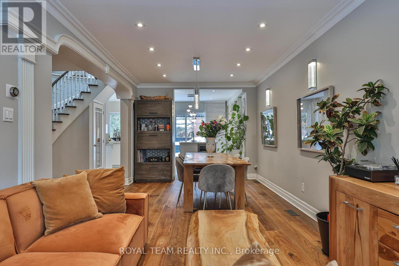 91 South Kingsway Way, Toronto, Ontario  M6S 3T4 - Photo 11 - W12806670