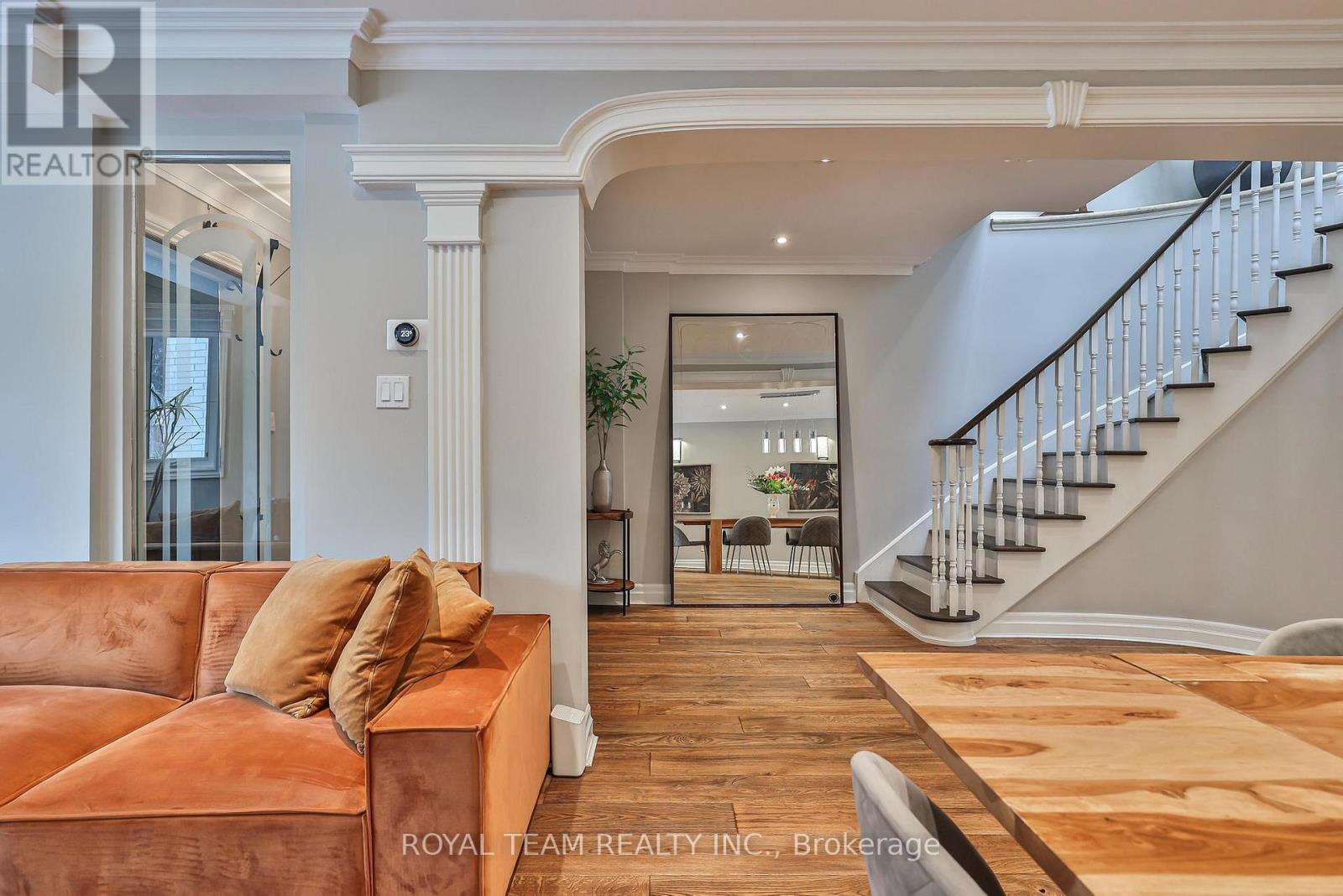 91 South Kingsway Way, Toronto, Ontario  M6S 3T4 - Photo 13 - W12806670