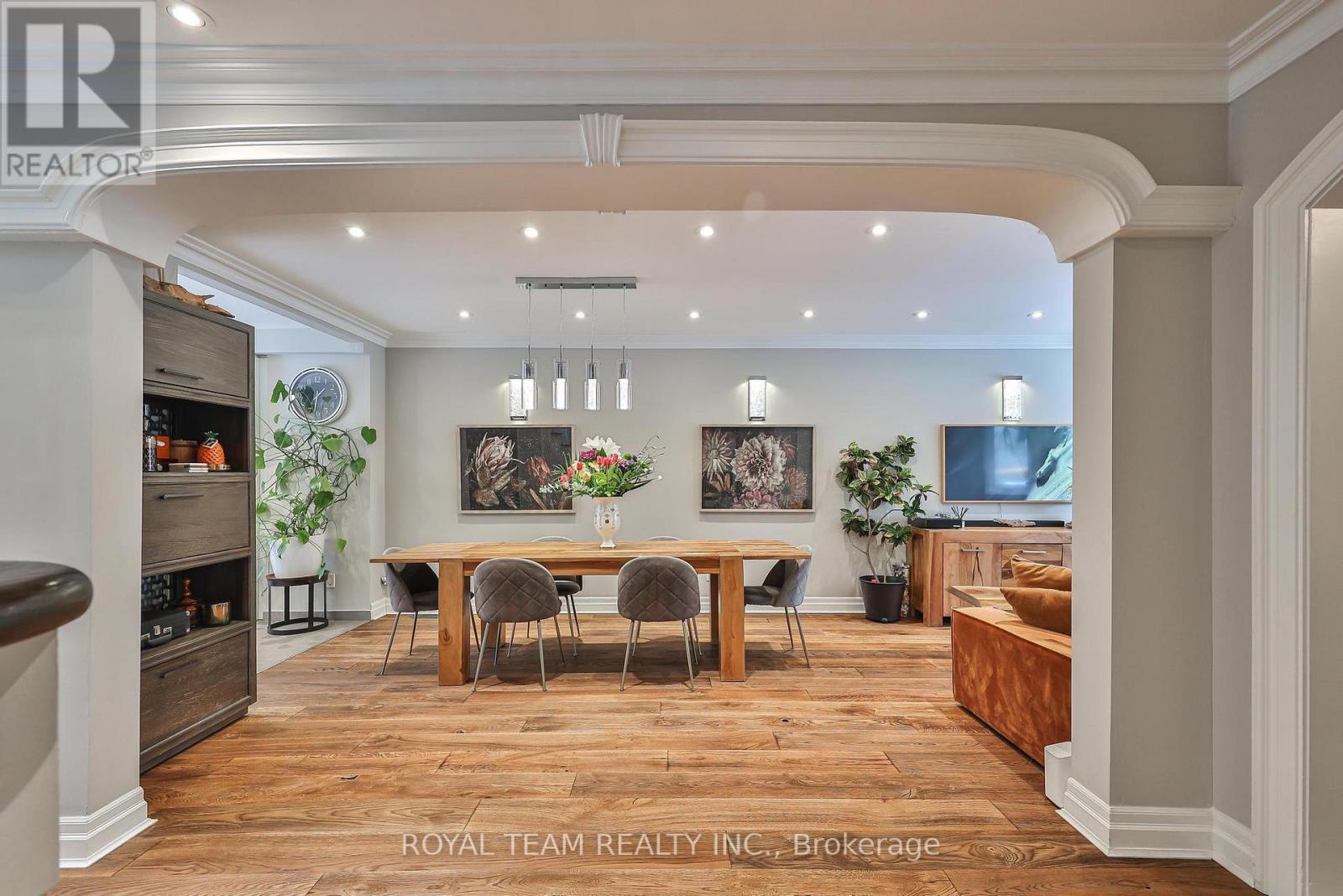 91 South Kingsway Way, Toronto, Ontario  M6S 3T4 - Photo 14 - W12806670