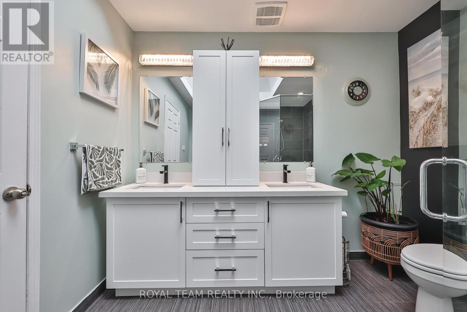 91 South Kingsway Way, Toronto, Ontario  M6S 3T4 - Photo 27 - W12806670