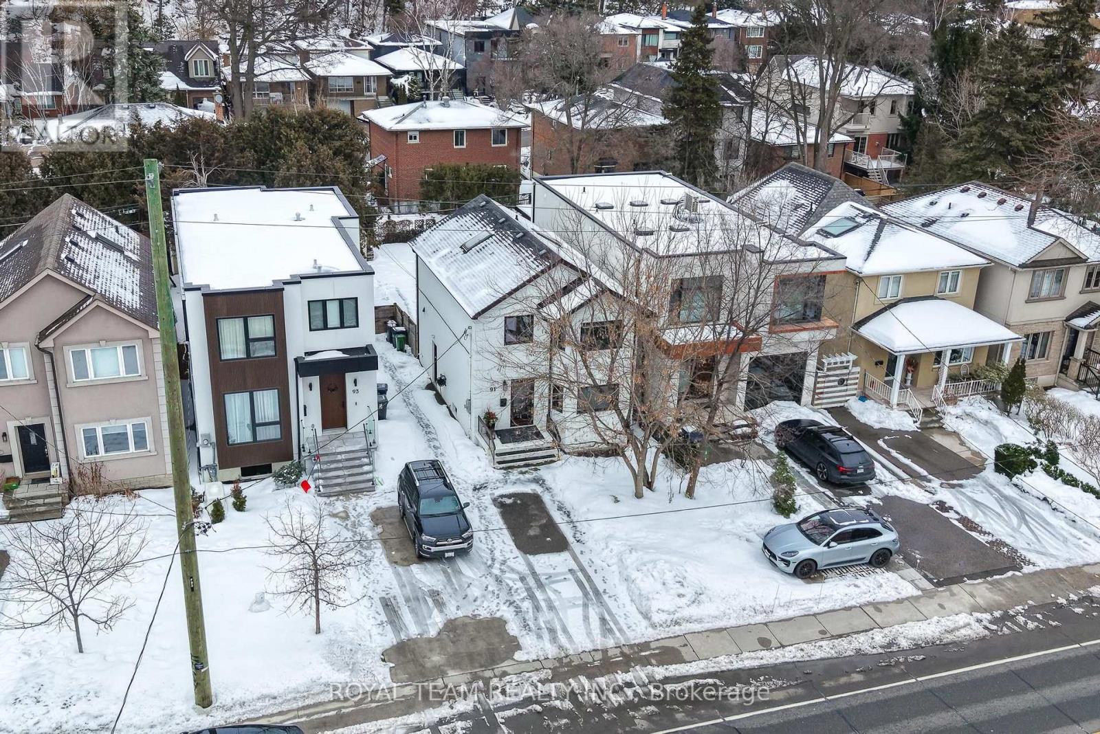 91 South Kingsway Way, Toronto, Ontario  M6S 3T4 - Photo 3 - W12806670