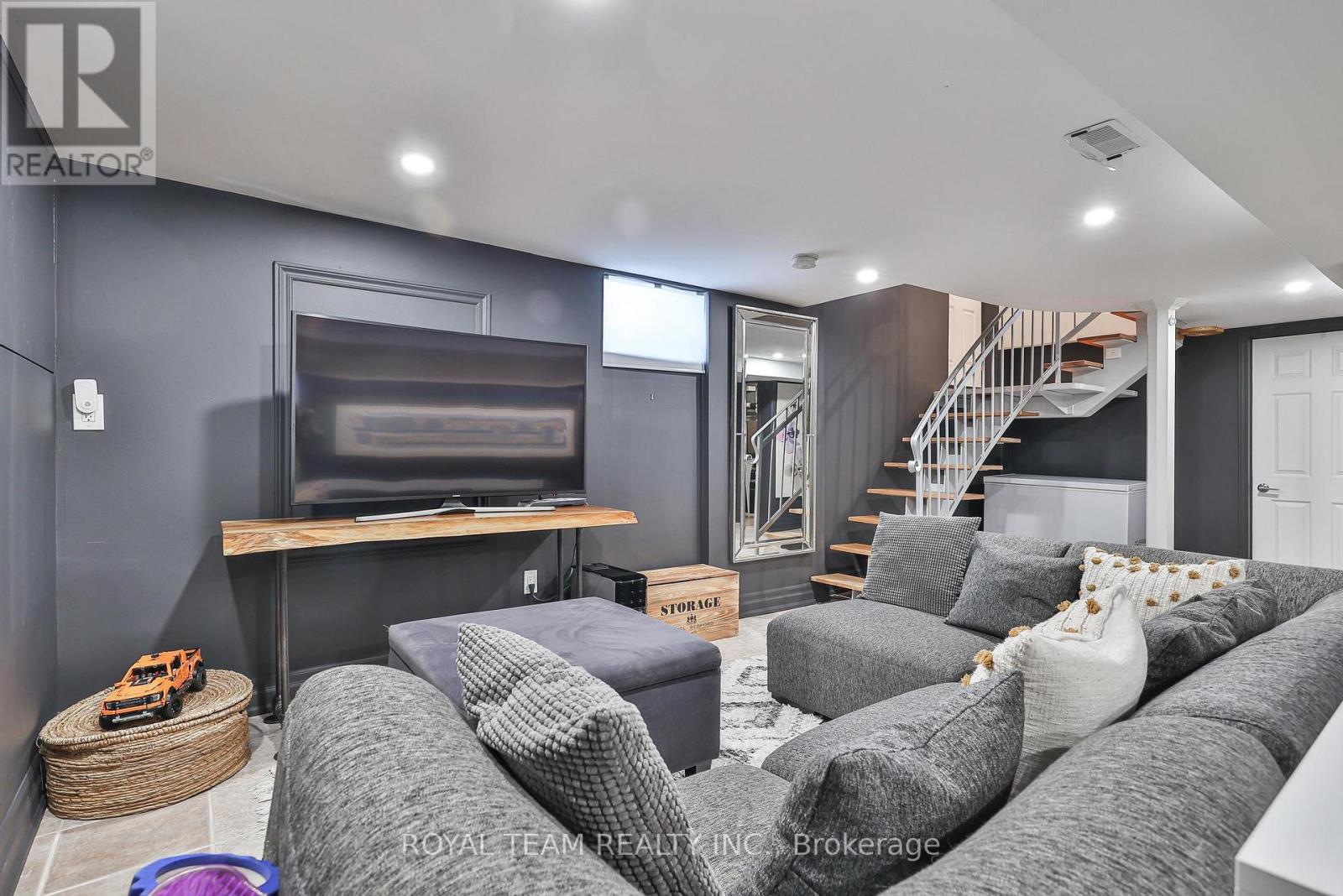 91 South Kingsway Way, Toronto, Ontario  M6S 3T4 - Photo 34 - W12806670