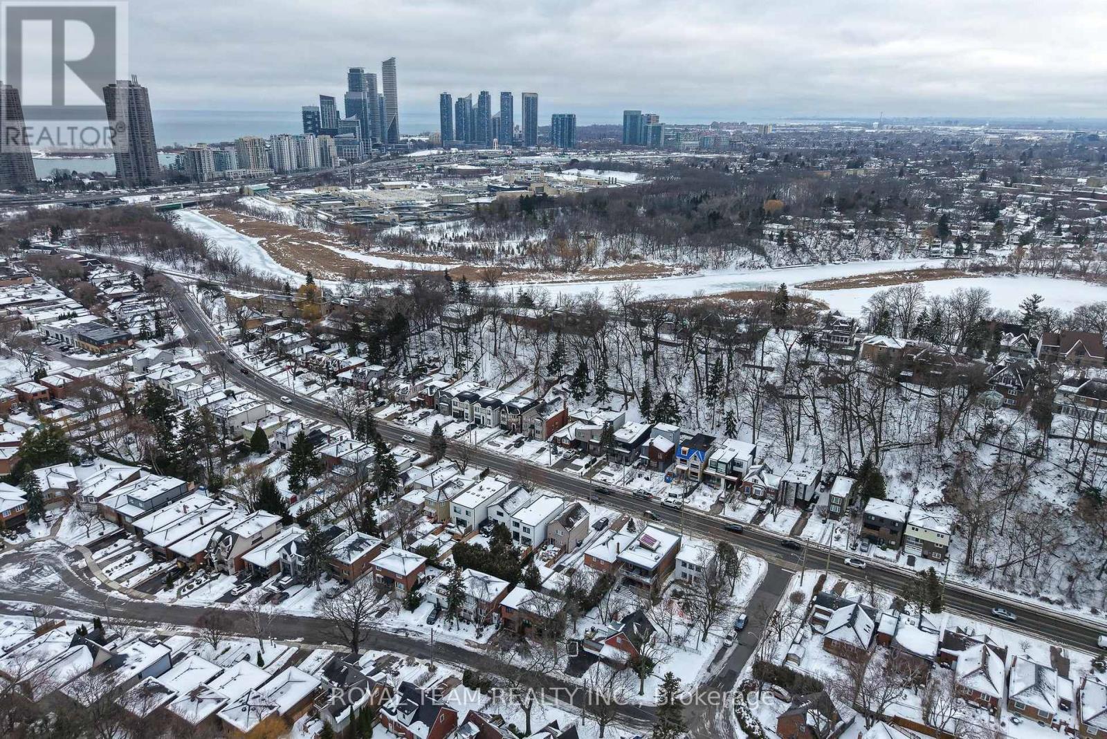 91 South Kingsway Way, Toronto, Ontario  M6S 3T4 - Photo 44 - W12806670