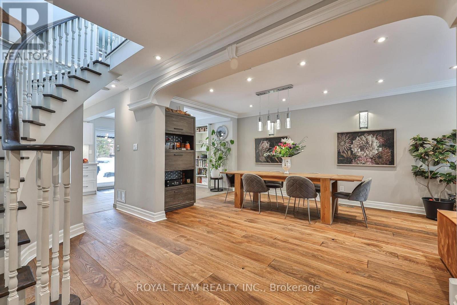 91 South Kingsway Way, Toronto, Ontario  M6S 3T4 - Photo 8 - W12806670