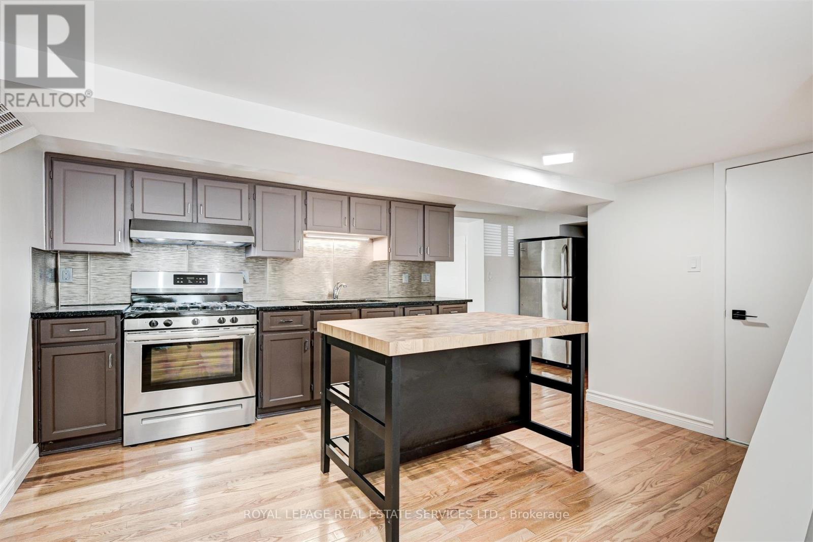 LOWER - 379 PARKSIDE DRIVE, Toronto, Ontario