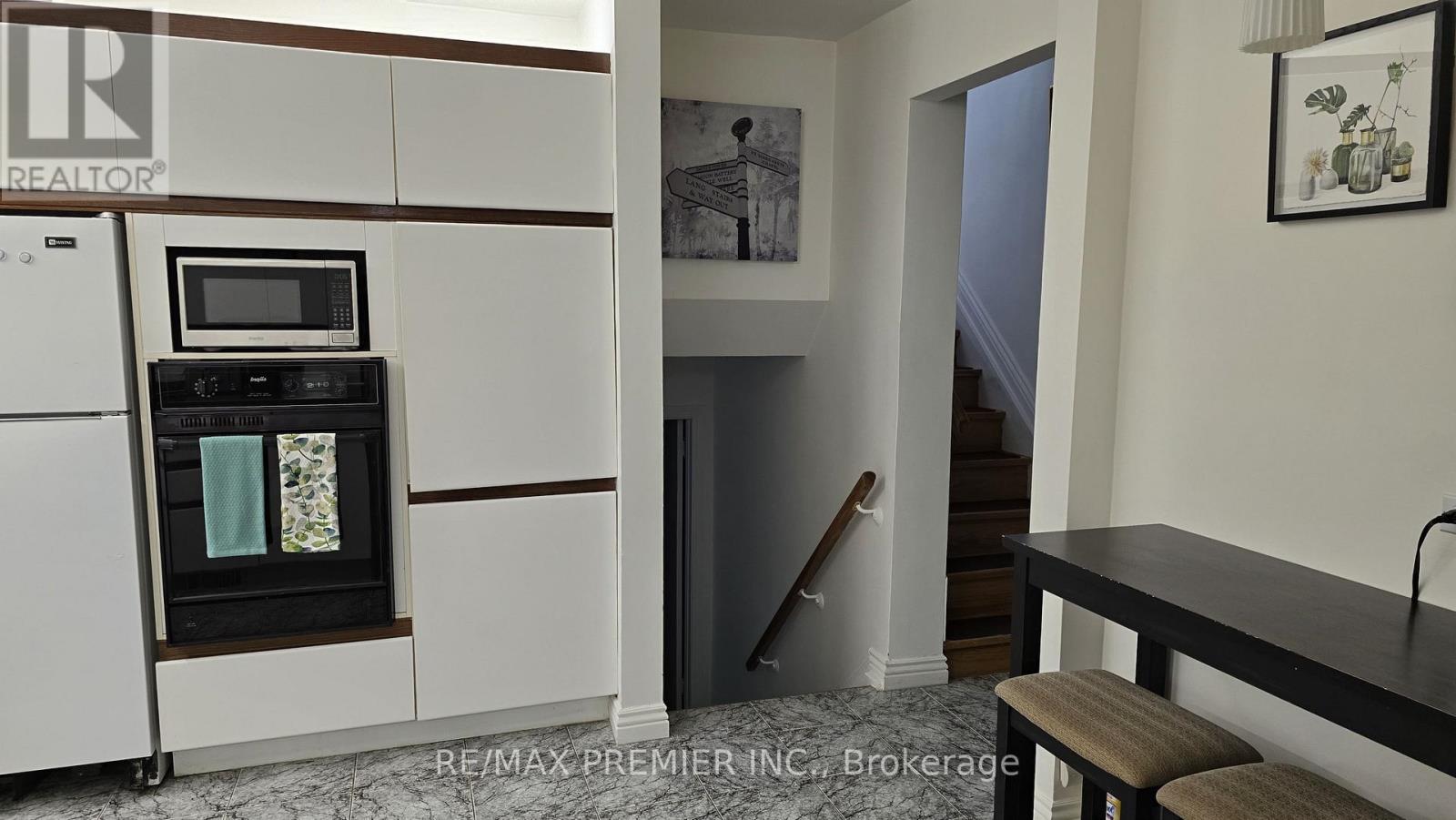 11 Northolt Court, Toronto, Ontario  M9A 3B1 - Photo 12 - W12806750