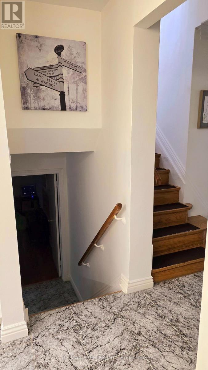 11 Northolt Court, Toronto, Ontario  M9A 3B1 - Photo 13 - W12806750