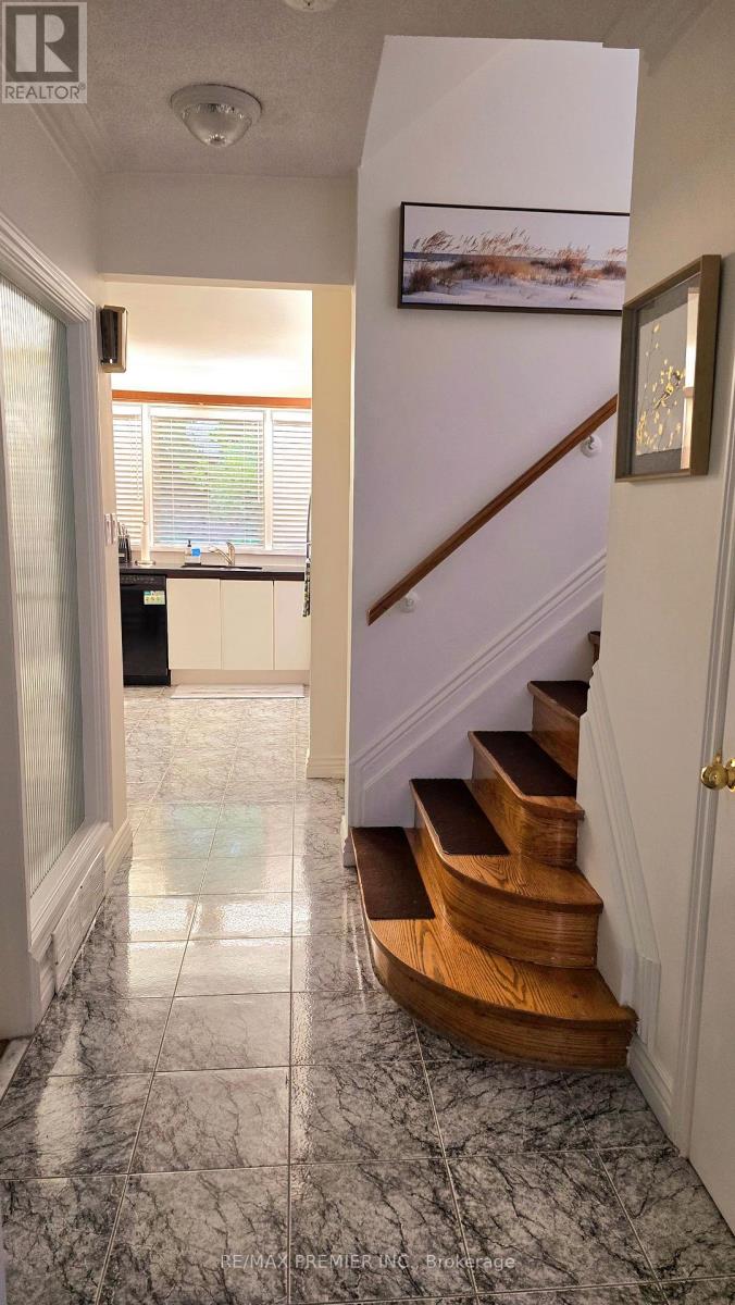 11 Northolt Court, Toronto, Ontario  M9A 3B1 - Photo 14 - W12806750