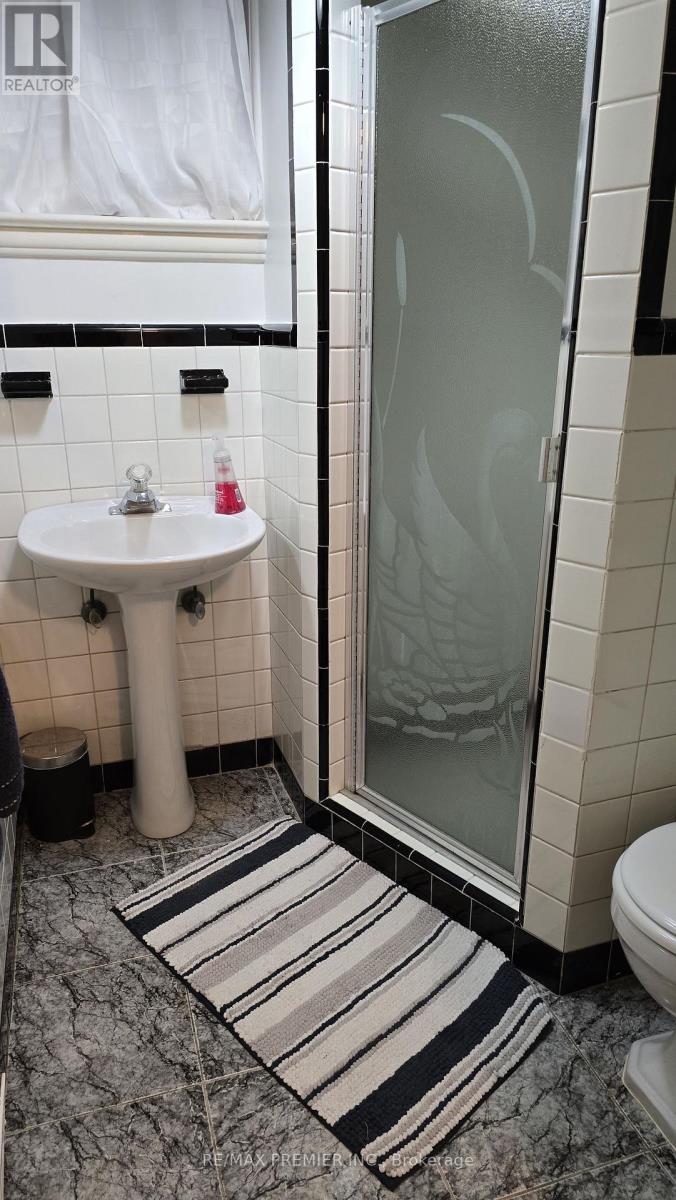 11 Northolt Court, Toronto, Ontario  M9A 3B1 - Photo 15 - W12806750