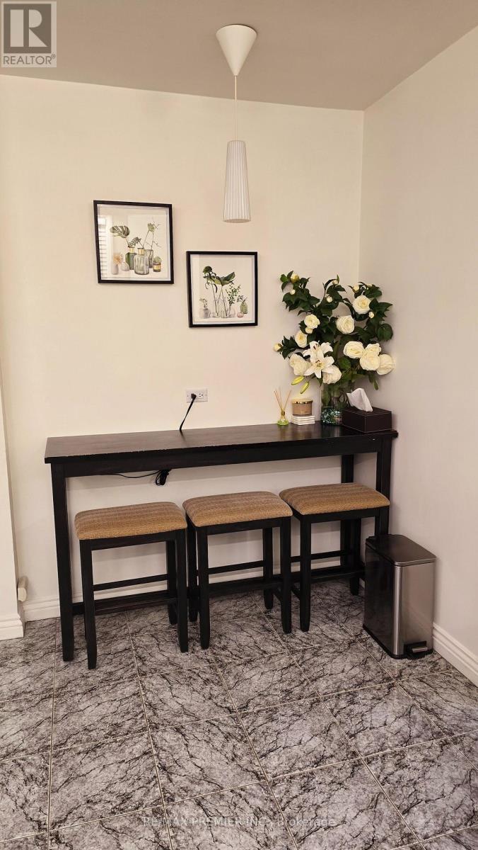 11 Northolt Court, Toronto, Ontario  M9A 3B1 - Photo 16 - W12806750