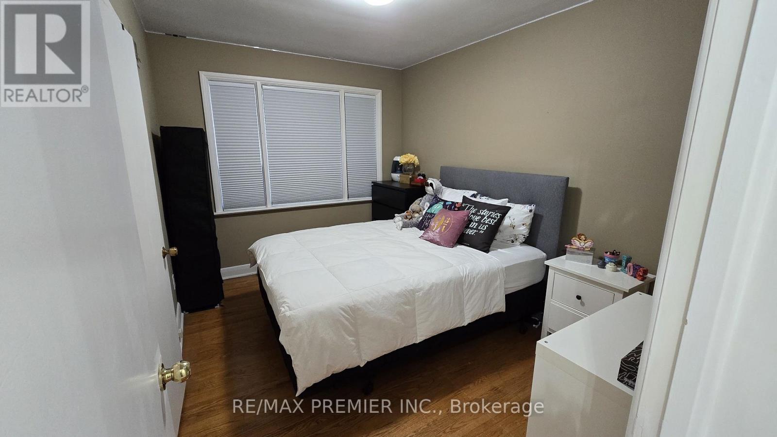 11 Northolt Court, Toronto, Ontario  M9A 3B1 - Photo 17 - W12806750