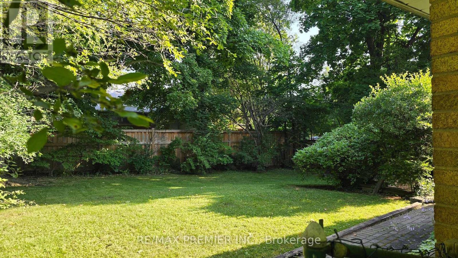 11 Northolt Court, Toronto, Ontario  M9A 3B1 - Photo 21 - W12806750