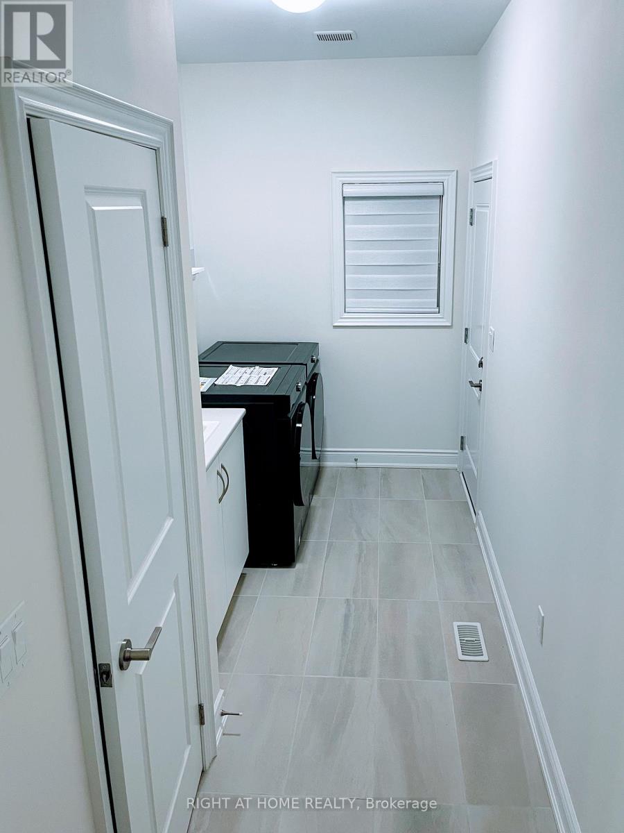 38 Gladmary Drive, Brampton (Bram West), Ontario  L6Y 6K9 - Photo 5 - W12806762