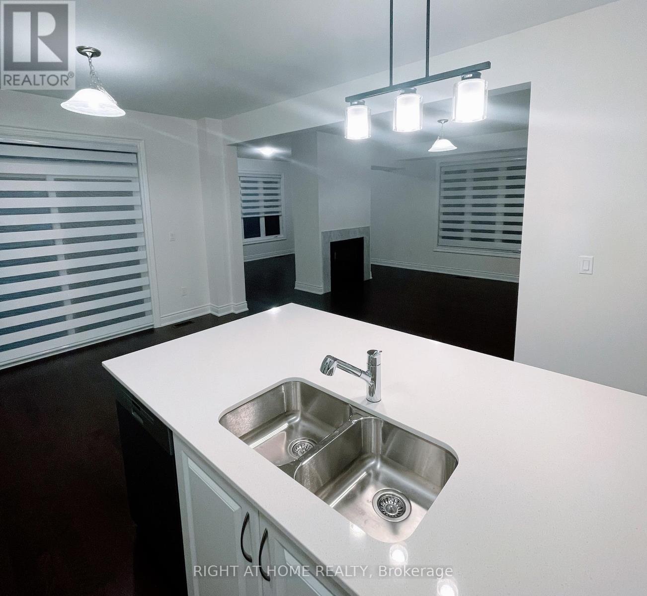 38 Gladmary Drive, Brampton (Bram West), Ontario  L6Y 6K9 - Photo 6 - W12806776