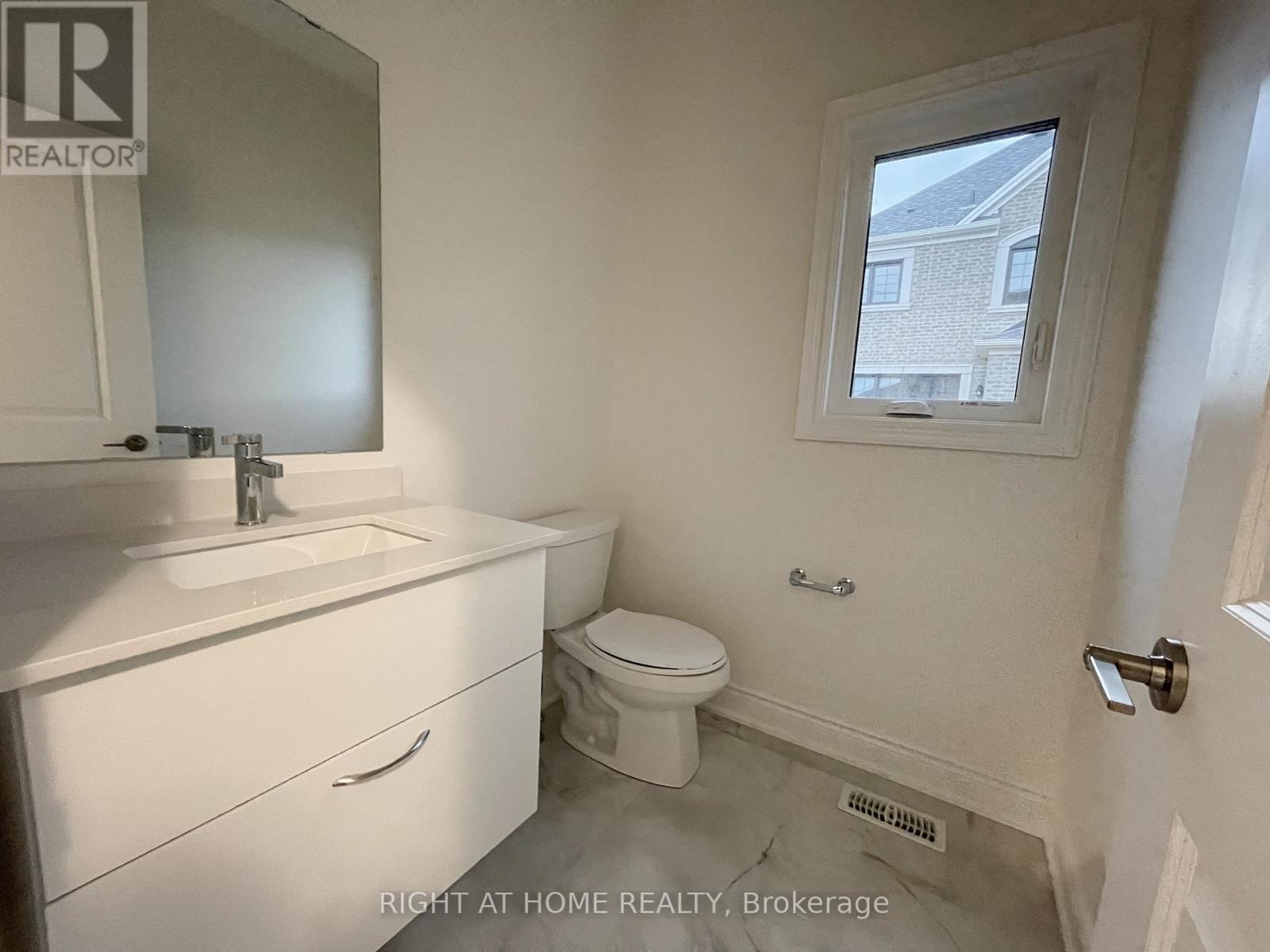 38 Gladmary Drive, Brampton (Bram West), Ontario  L6Y 6K9 - Photo 7 - W12806776