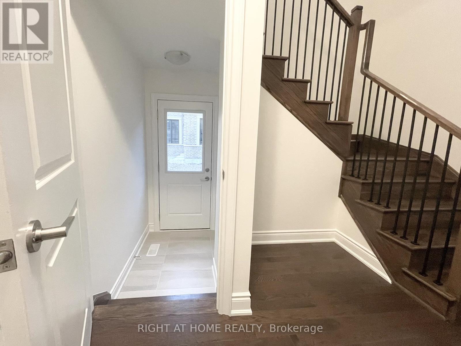 38 Gladmary Drive, Brampton (Bram West), Ontario  L6Y 6K9 - Photo 8 - W12806776