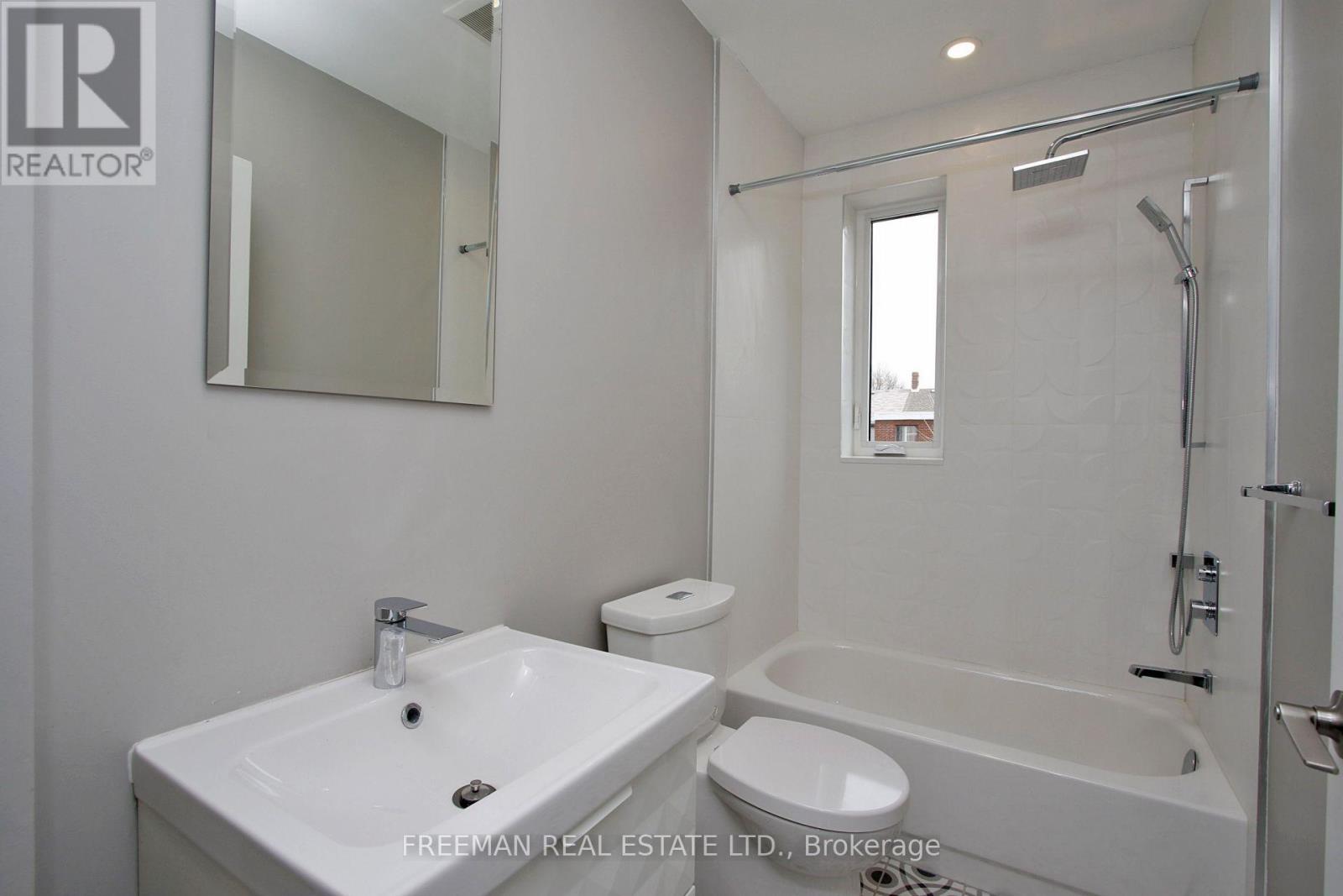 Upper - 359 Margueretta Street, Toronto (Dovercourt-Wallace Emerson-Junction), Ontario  M6H 3S6 - Photo 10 - W12806786