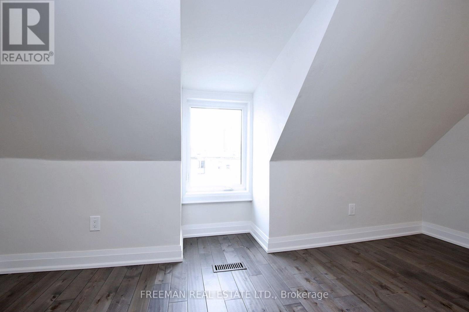 Upper - 359 Margueretta Street, Toronto (Dovercourt-Wallace Emerson-Junction), Ontario  M6H 3S6 - Photo 13 - W12806786