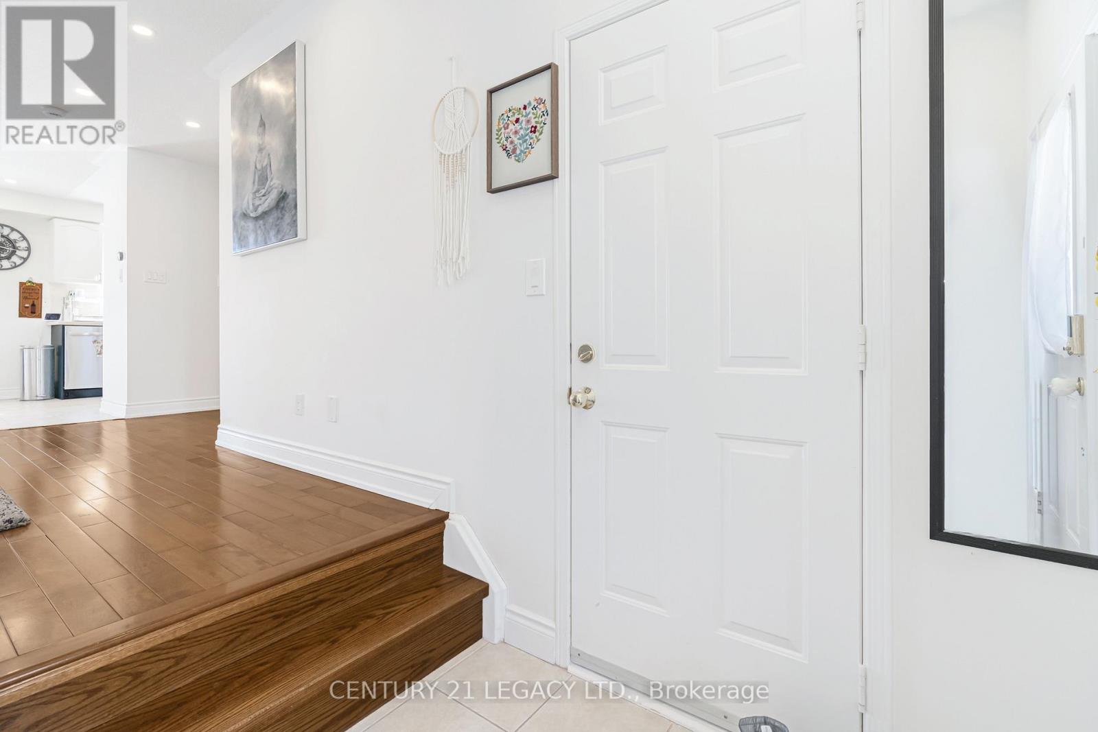 129 Sugarhill Drive, Brampton, Ontario  L7A 3X4 - Photo 6 - W12806788