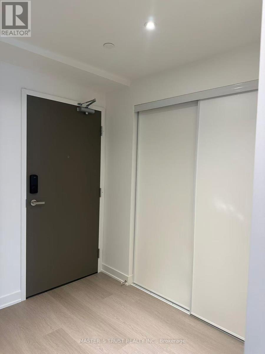 1105 - 448 Burnhamthorpe Road W, Mississauga, Ontario  L5B 0R4 - Photo 3 - W12806810