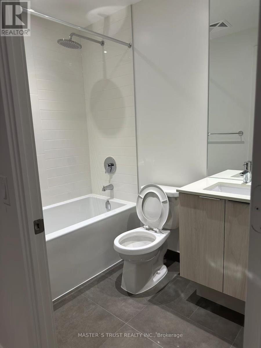 1105 - 448 Burnhamthorpe Road W, Mississauga, Ontario  L5B 0R4 - Photo 4 - W12806810