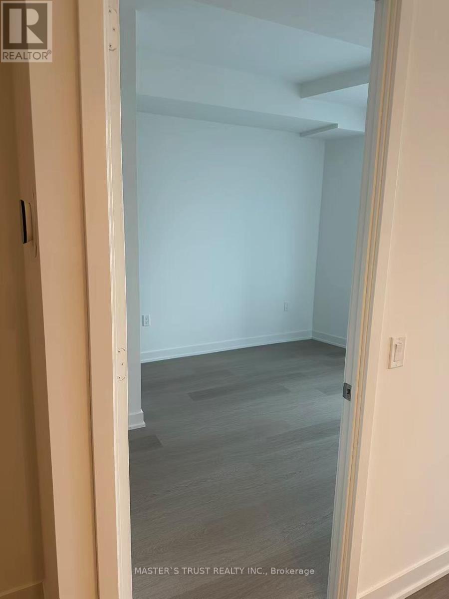 1105 - 448 Burnhamthorpe Road W, Mississauga, Ontario  L5B 0R4 - Photo 9 - W12806810