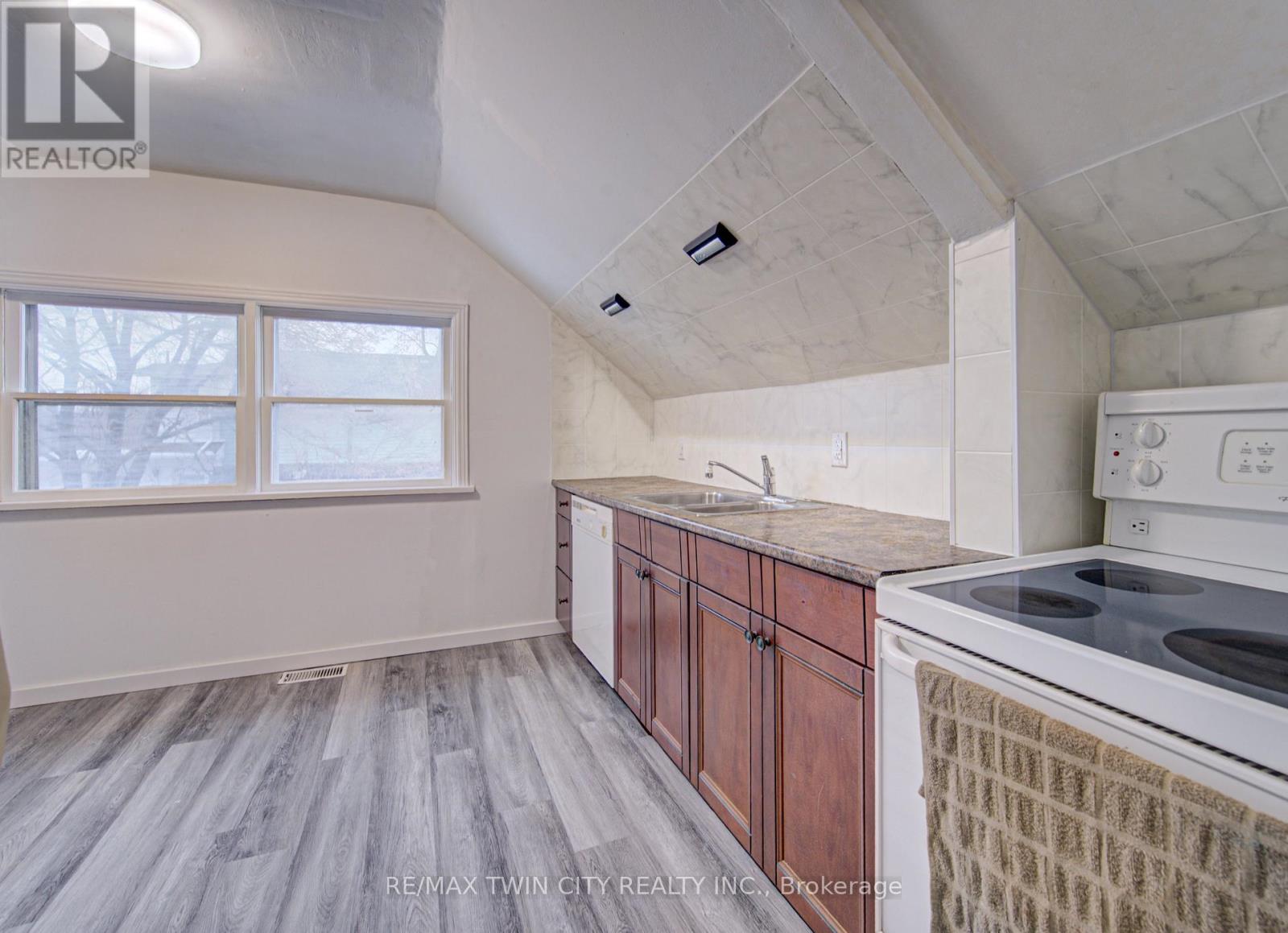 186 Wellington Street, Cambridge, Ontario  N1R 3Z3 - Photo 16 - X12806600