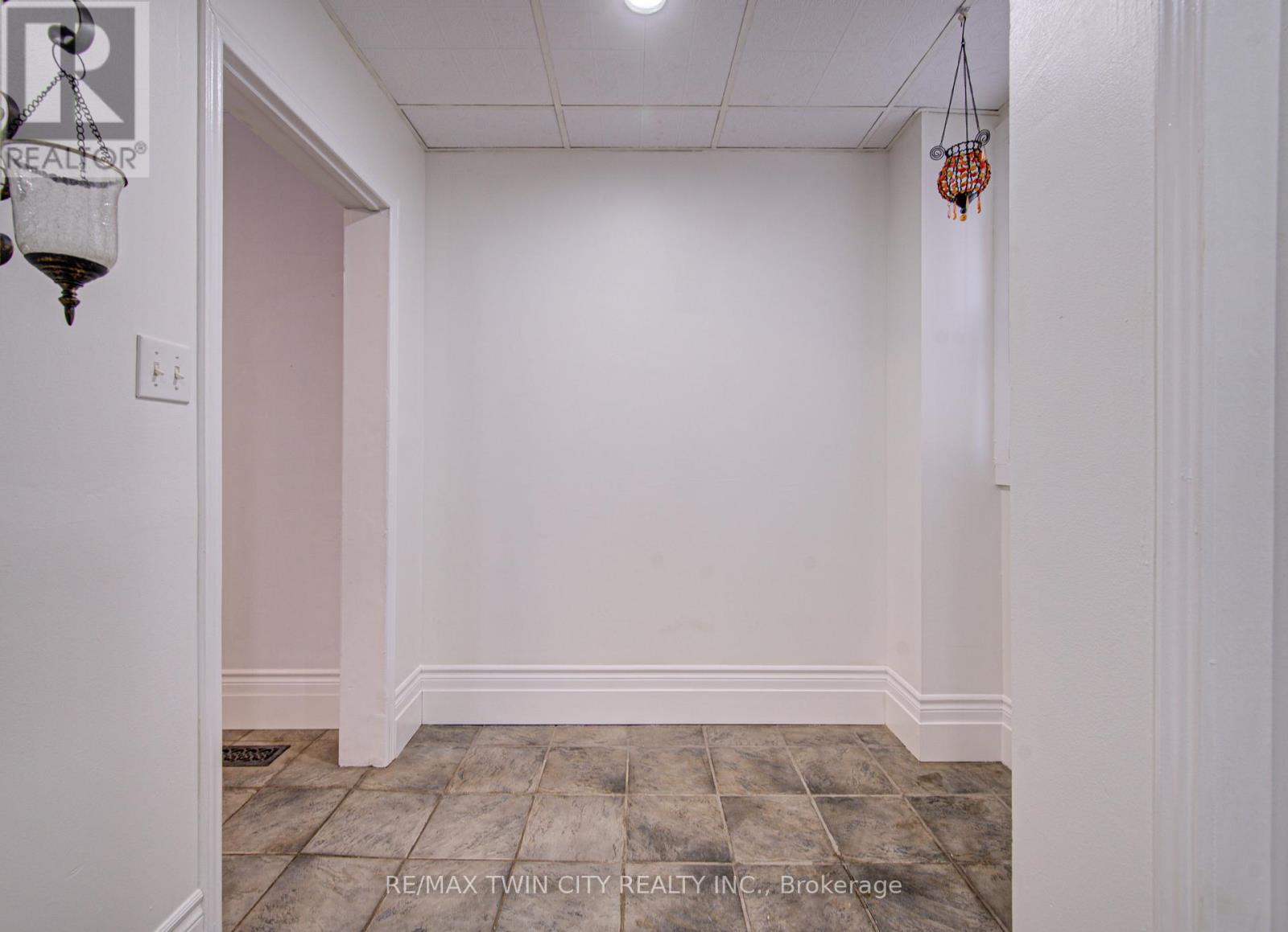 186 Wellington Street, Cambridge, Ontario  N1R 3Z3 - Photo 23 - X12806600