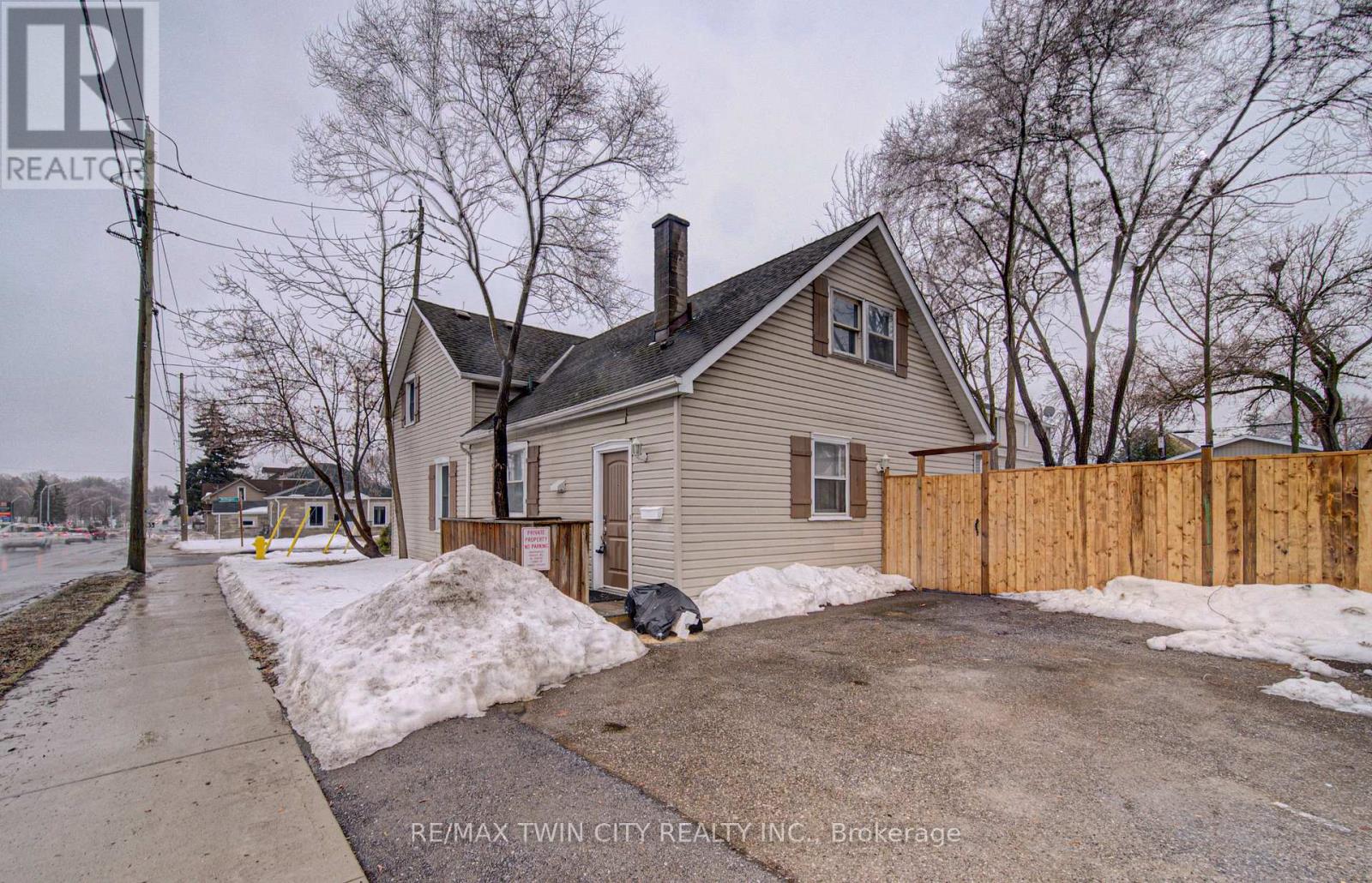 186 Wellington Street, Cambridge, Ontario  N1R 3Z3 - Photo 4 - X12806600