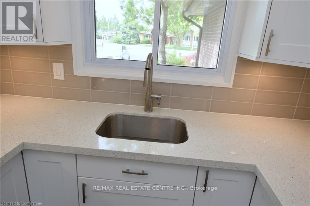 Upper - 33 Westway Place, Hamilton, Ontario  L9C 2E9 - Photo 13 - X12806612