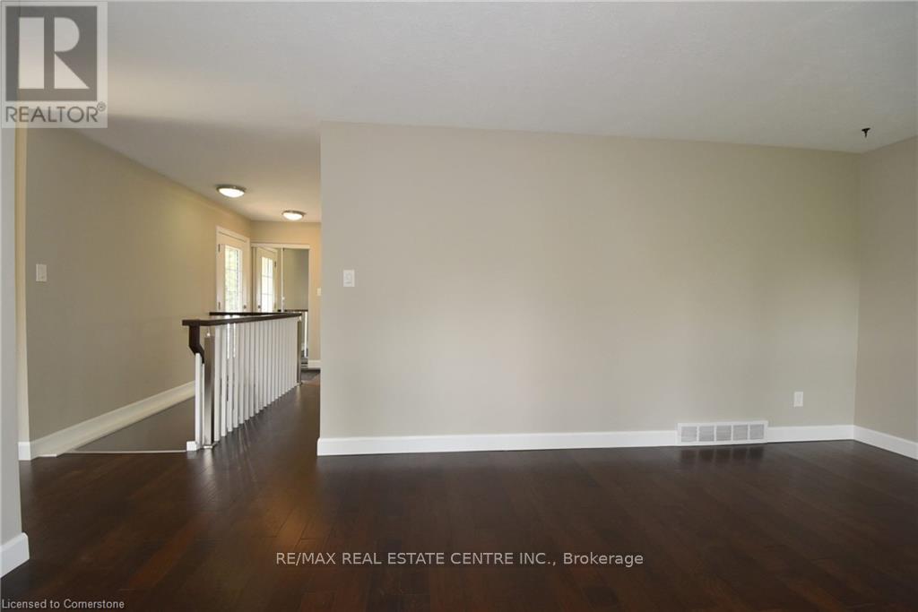 Upper - 33 Westway Place, Hamilton, Ontario  L9C 2E9 - Photo 9 - X12806612