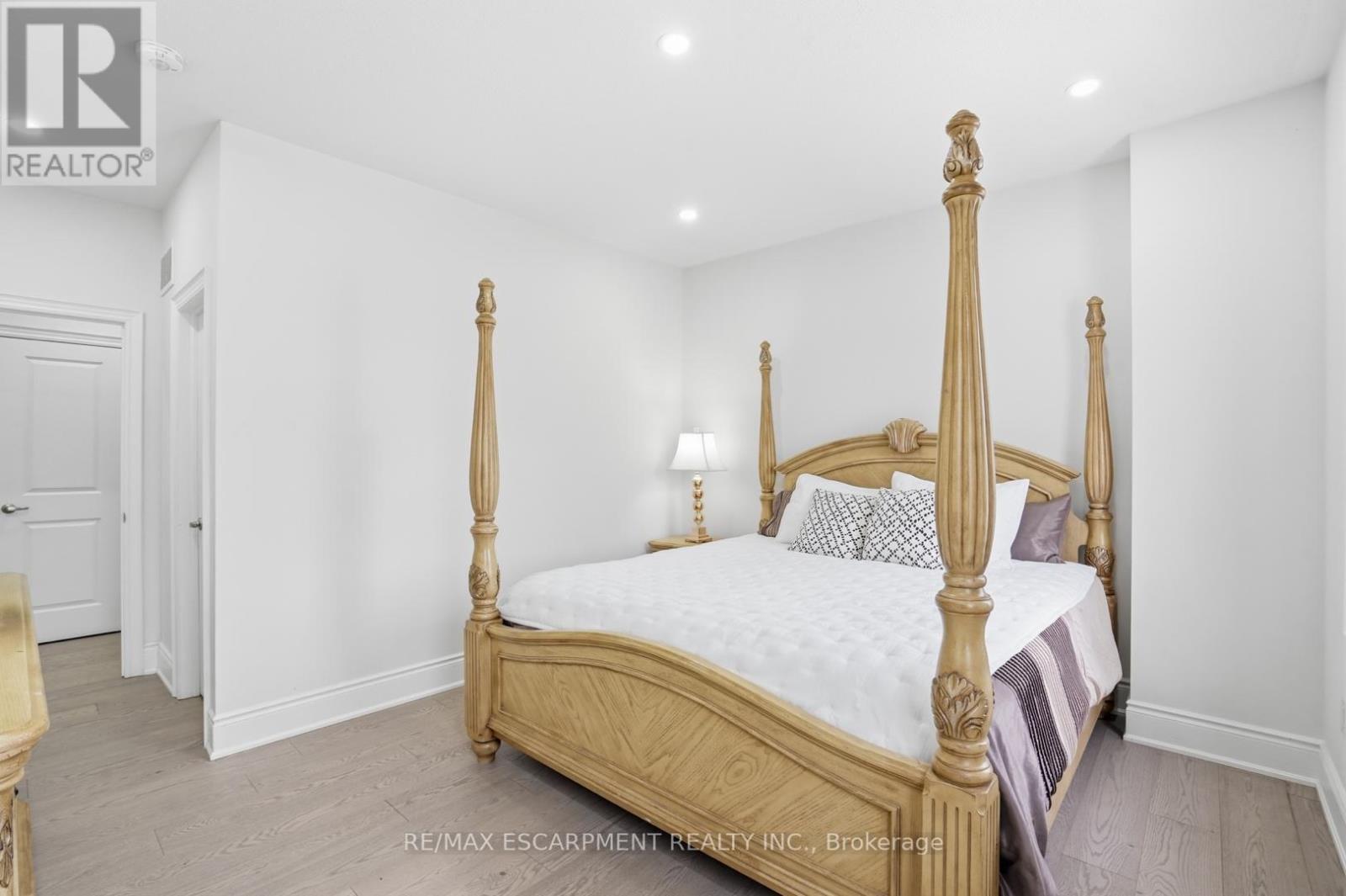 195 Granite Ridge Trail, Hamilton, Ontario  L8B 1Z1 - Photo 32 - X12806622