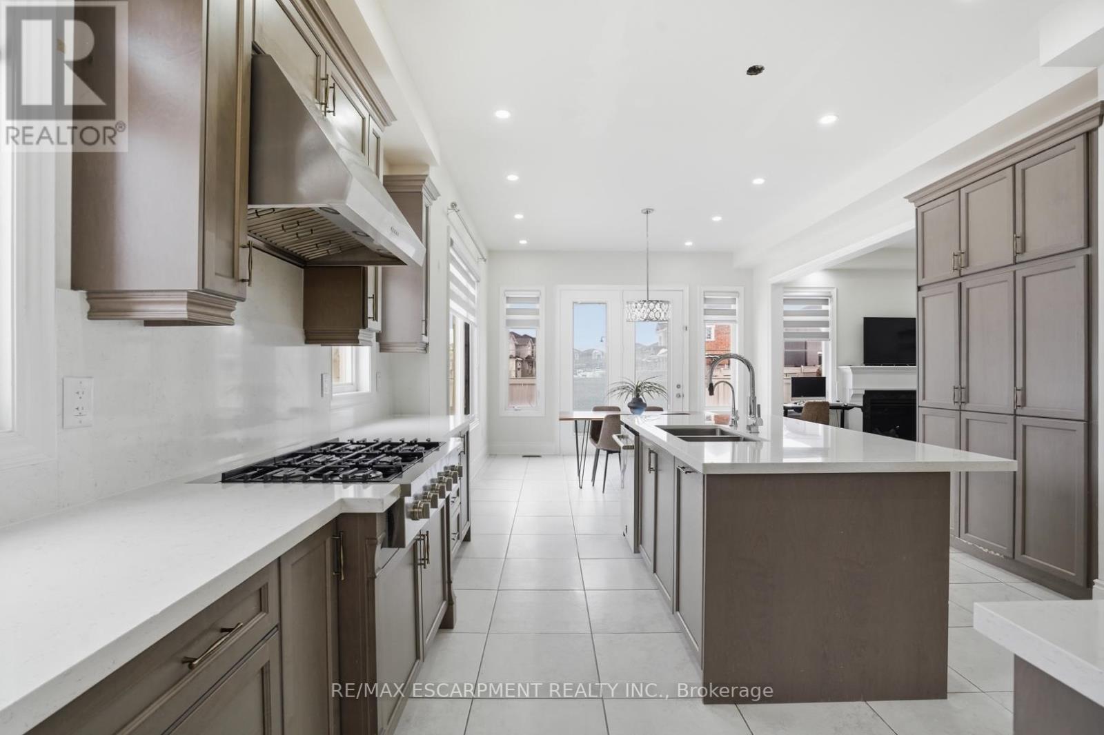 195 Granite Ridge Trail, Hamilton, Ontario  L8B 1Z1 - Photo 7 - X12806622