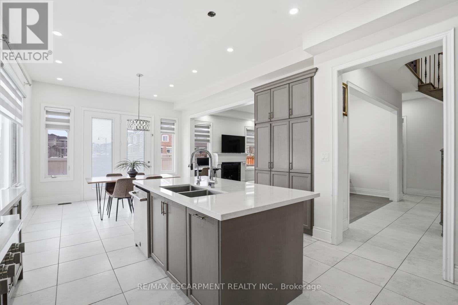 195 Granite Ridge Trail, Hamilton, Ontario  L8B 1Z1 - Photo 8 - X12806622