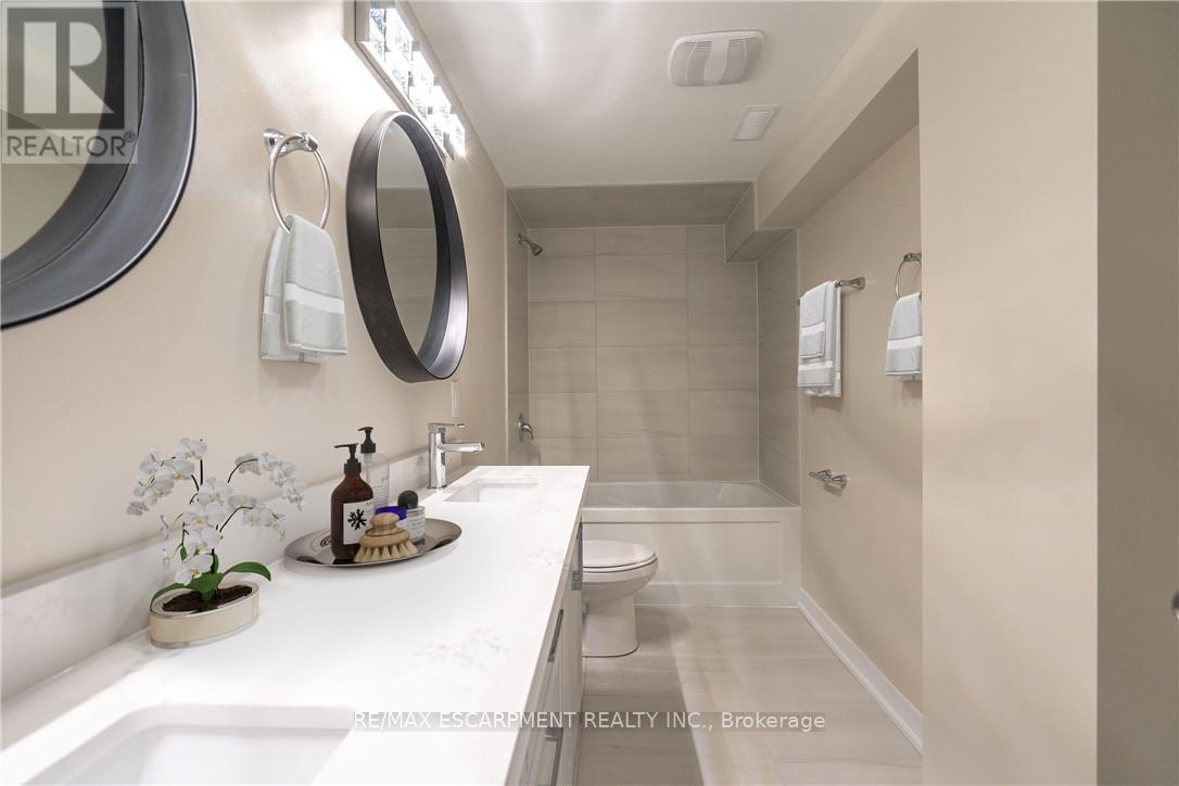 2 - 749 Upper Ottawa Street, Hamilton, Ontario  L8T 3T8 - Photo 5 - X12806682