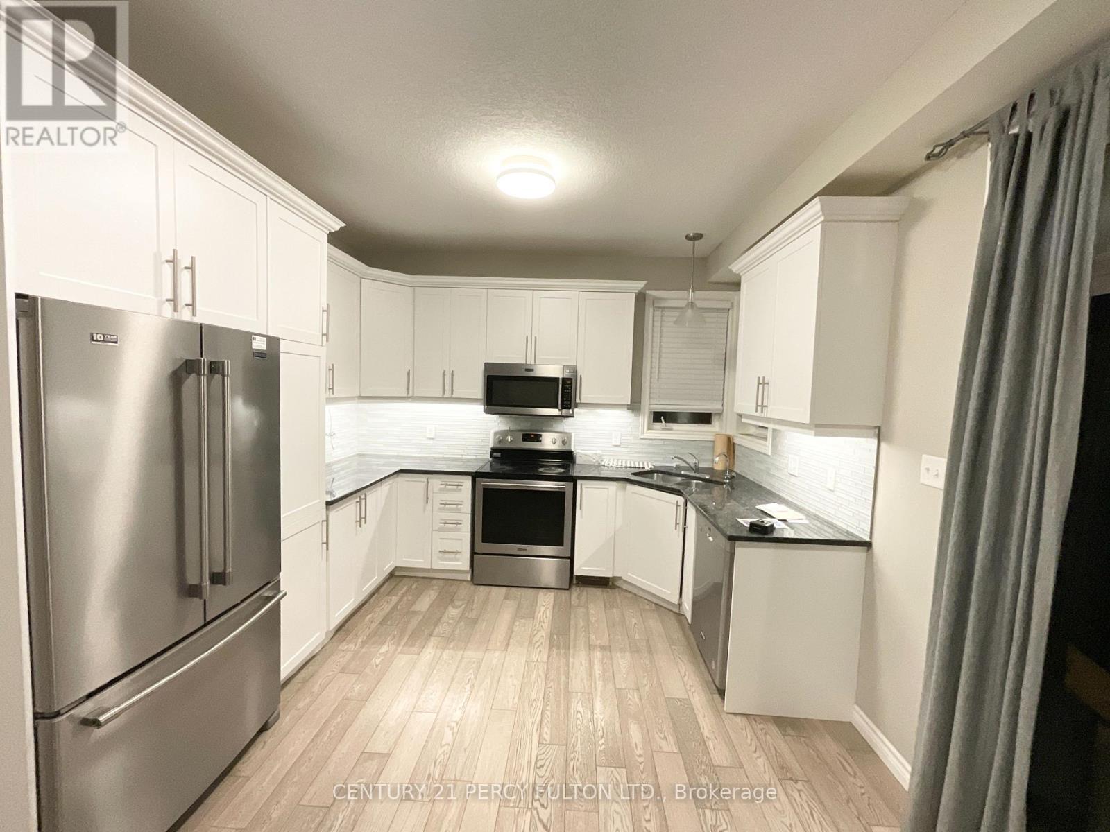 18 Hartfield Street, Ingersoll, Ontario  N5C 0C4 - Photo 2 - X12696842