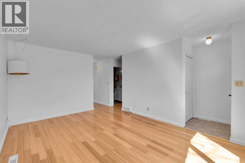 4056 44 Avenue Ne, Calgary, Alberta  T1Y 5X9 - Photo 5 - A2285903