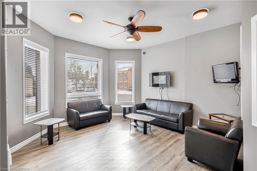 70 Chatham Street, Brantford, Ontario  N3T 2P1 - Photo 4 - 40804538