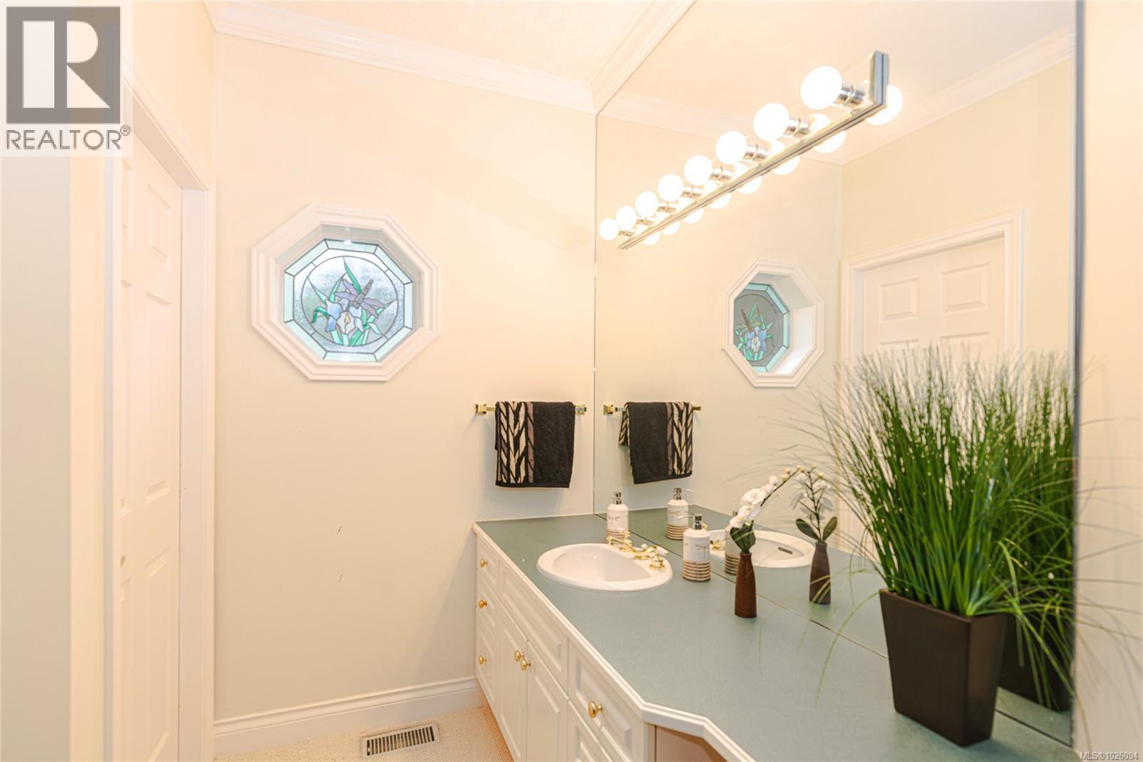 1934 San Juan Ave, Saanich, British Columbia  V8N 2J4 - Photo 24 - 1026094