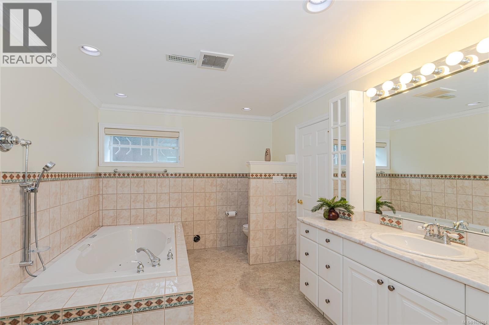 1934 San Juan Ave, Saanich, British Columbia  V8N 2J4 - Photo 28 - 1026094