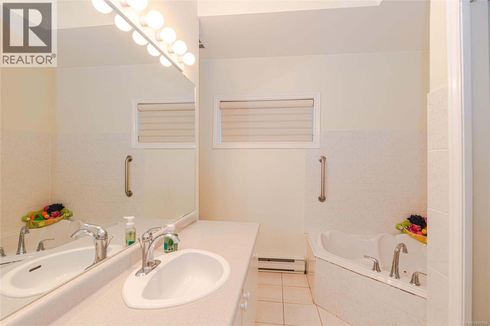 1934 San Juan Ave, Saanich, British Columbia  V8N 2J4 - Photo 33 - 1026094