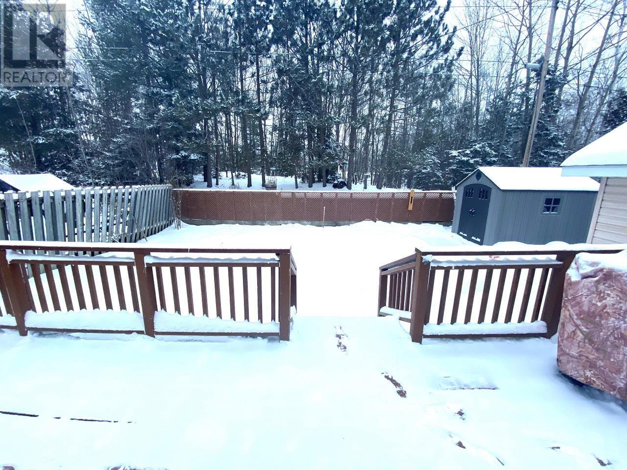 210 Mississauga Ave, Elliot Lake, Ontario  P5A 1E6 - Photo 2 - SM260331