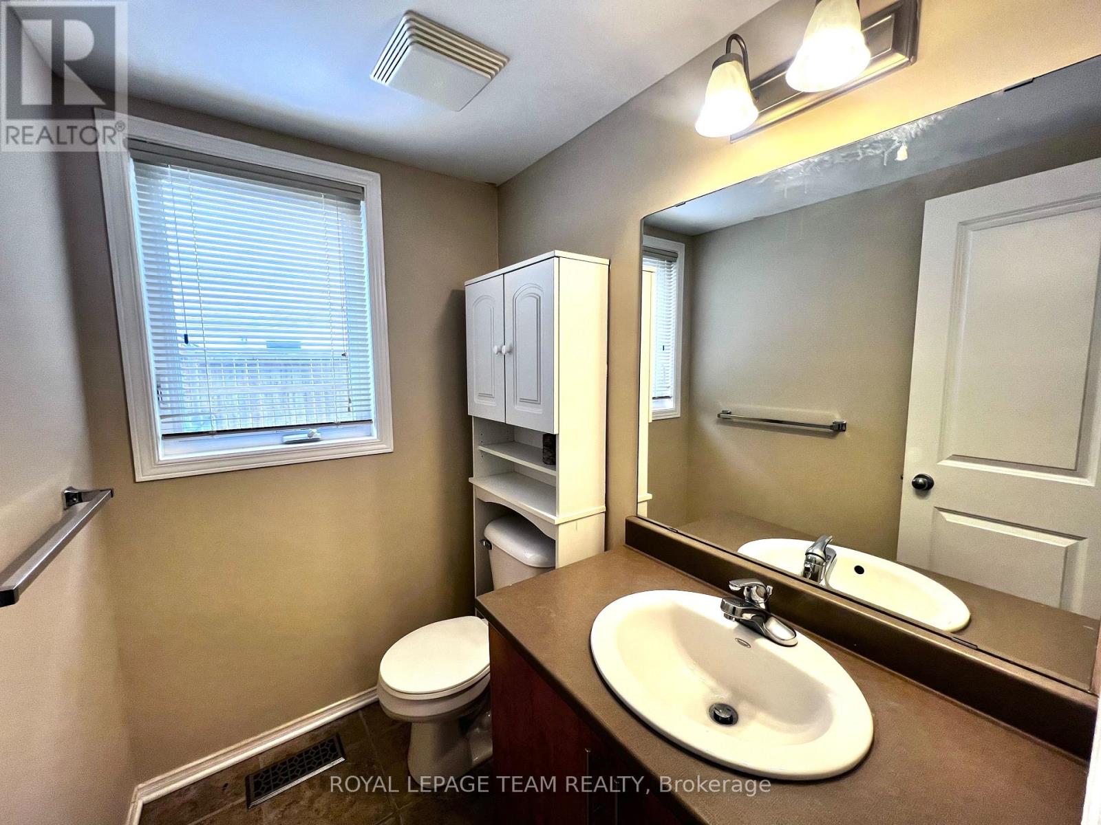 119 Songbird Private, Ottawa, Ontario  K2H 0A3 - Photo 5 - X12806826