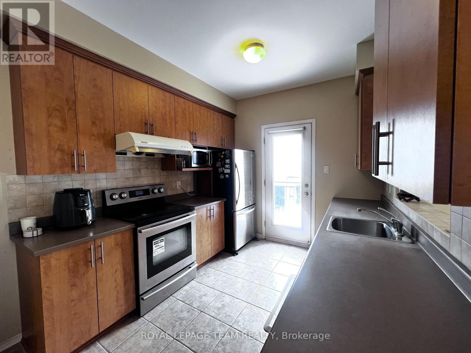 119 Songbird Private, Ottawa, Ontario  K2H 0A3 - Photo 7 - X12806826