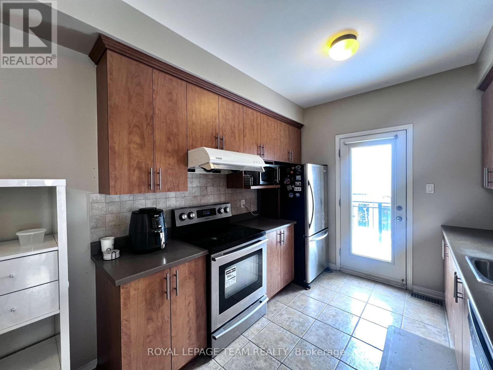 119 Songbird Private, Ottawa, Ontario  K2H 0A3 - Photo 8 - X12806826