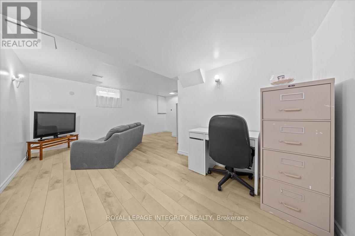 1196 Priory Lane, Ottawa, Ontario  K1C 1Z9 - Photo 24 - X12806924